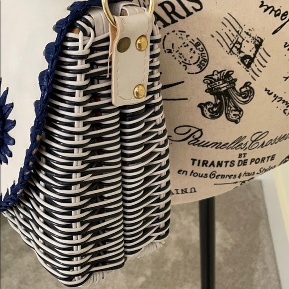 Vintage 60s White and Navy Wicker Shoulder Bag - Picture 3 of 8